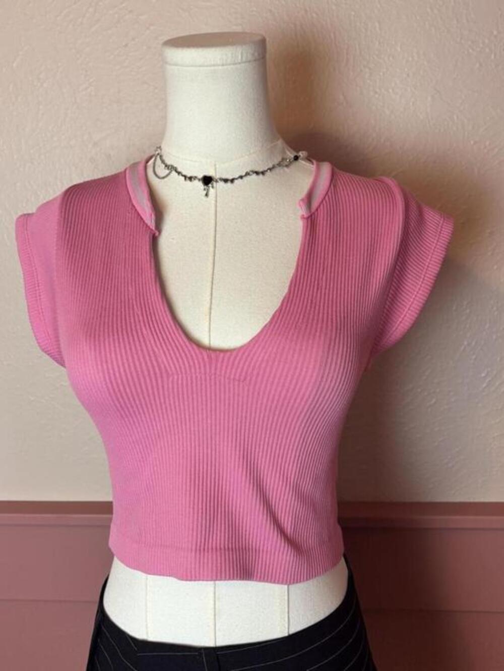 pink ribbed crop top sz medium deep v short sleeve summer lounge workout yoga